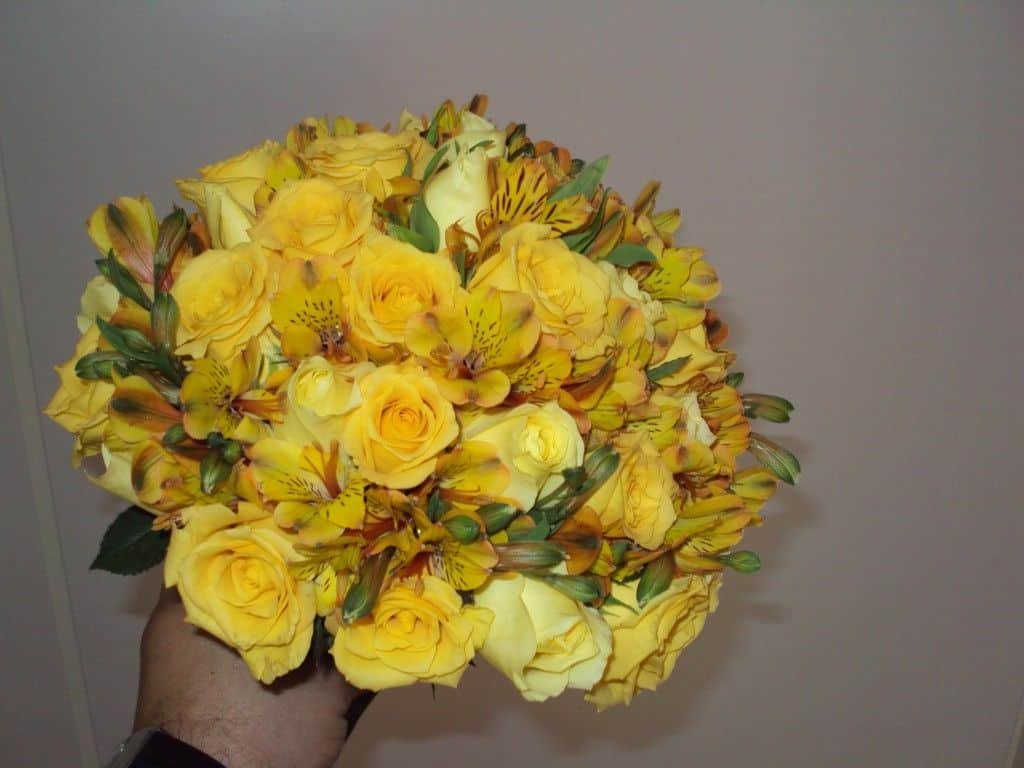 buque amarelo